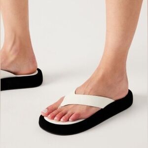 Steve Madden Black and White Sandals